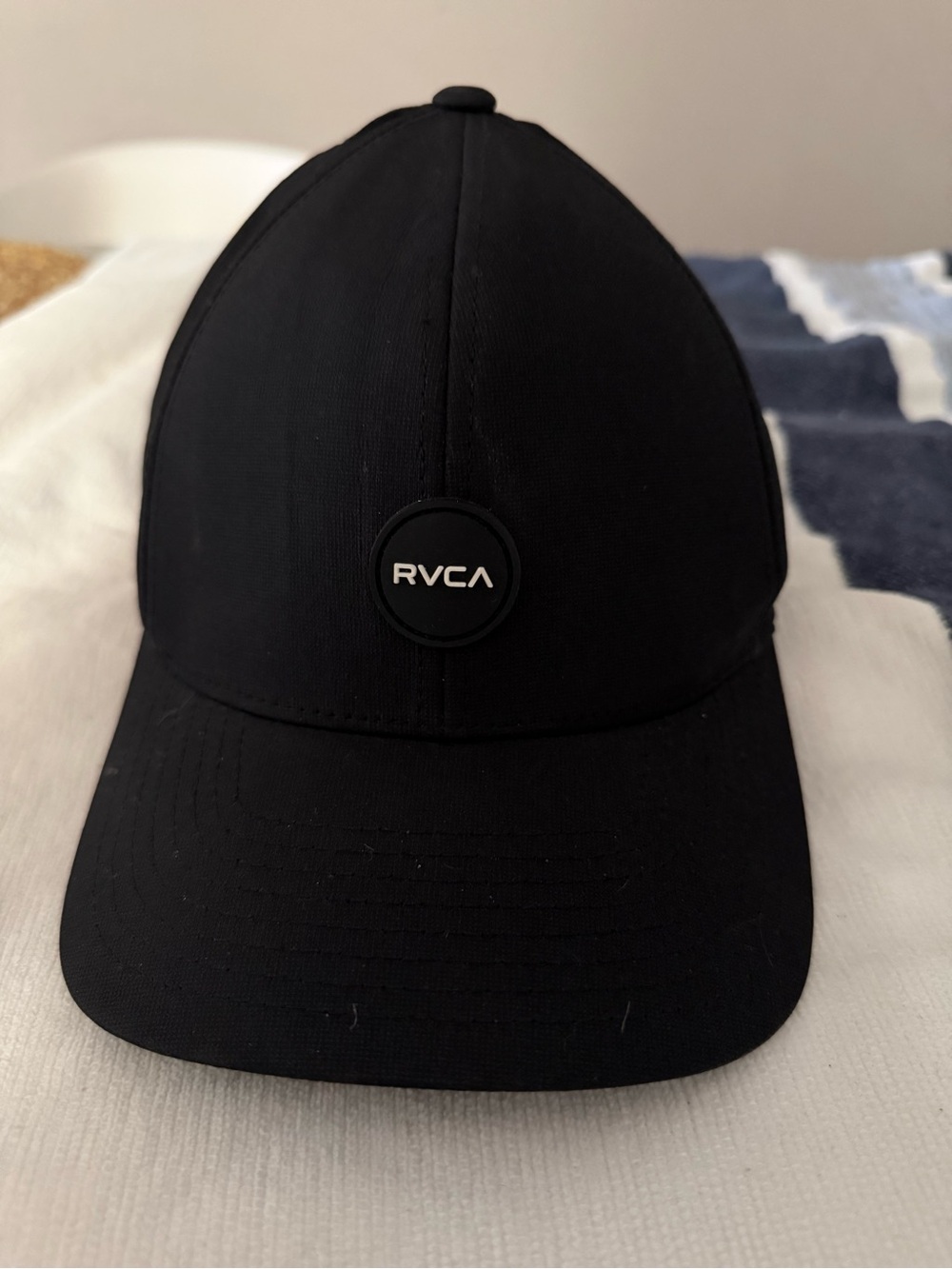 RVCA Black Curved-Brim Logo Cap